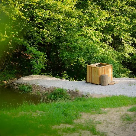 Na Samote U Lesa אכסניה Revúca