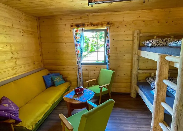 Orman Evi Na Samote U Lesa Revúca