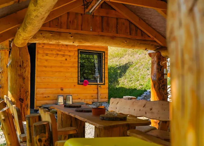 Na Samote U Lesa Orman Evi *